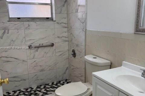 Casa en alquiler en Miami, Florida, 2 dormitorios, 204.38 m2 № 1975436 - foto 8