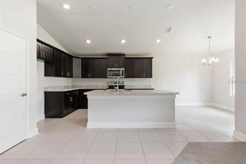 House in Palm Coast, Florida 3 bedrooms, 141.49 sq.m. № 2208173 - photo 7
