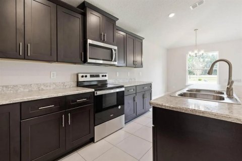 House in Palm Coast, Florida 3 bedrooms, 141.49 sq.m. № 2208173 - photo 5
