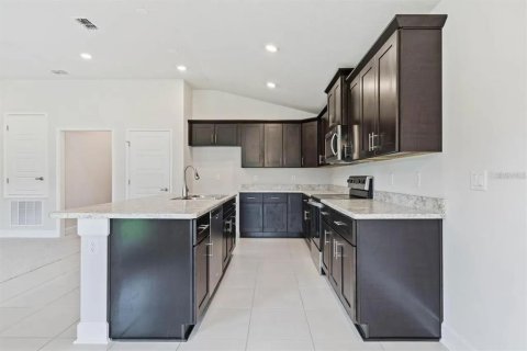 House in Palm Coast, Florida 3 bedrooms, 141.49 sq.m. № 2208173 - photo 3