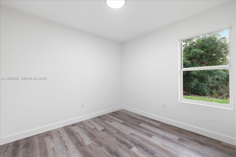 Immobilier commercial à vendre à Port Charlotte, Floride: 106.93 m2 № 2067042 - photo 11