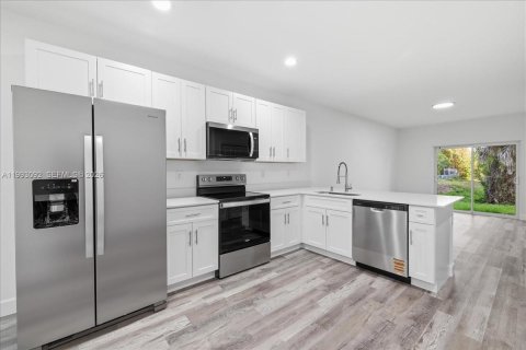 Immobilier commercial à vendre à Port Charlotte, Floride: 106.93 m2 № 2067042 - photo 6