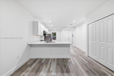 Immobilier commercial à vendre à Port Charlotte, Floride: 106.93 m2 № 2067042 - photo 19