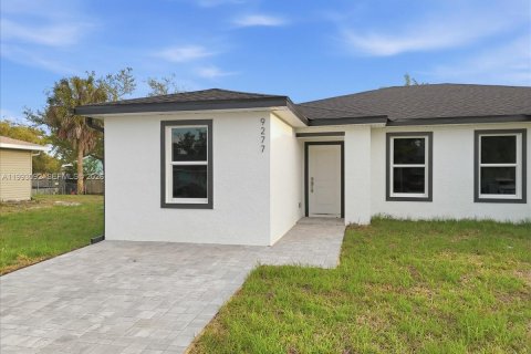 Immobilier commercial à vendre à Port Charlotte, Floride: 106.93 m2 № 2067042 - photo 16