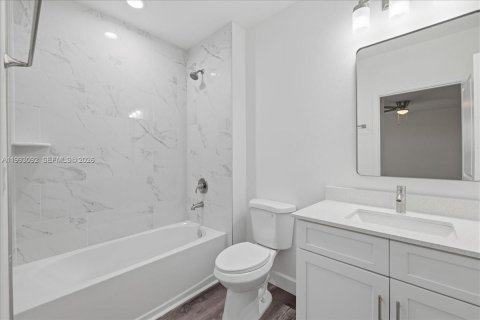 Immobilier commercial à vendre à Port Charlotte, Floride: 106.93 m2 № 2067042 - photo 9