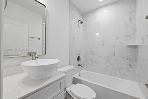 Immobilier commercial à vendre à Port Charlotte, Floride: 106.93 m2 № 2067042 - photo 12