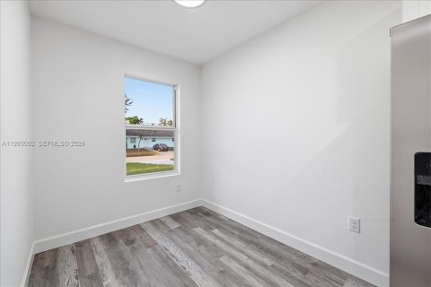 Immobilier commercial à vendre à Port Charlotte, Floride: 106.93 m2 № 2067042 - photo 8