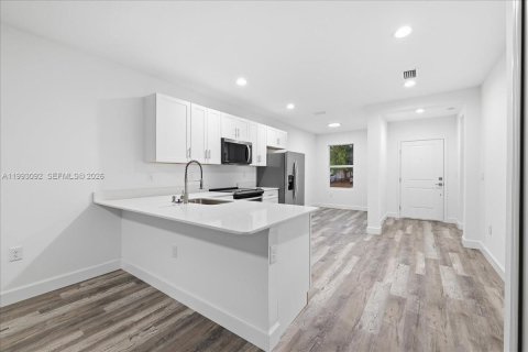 Immobilier commercial à vendre à Port Charlotte, Floride: 106.93 m2 № 2067042 - photo 18