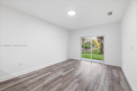 Immobilier commercial à vendre à Port Charlotte, Floride: 106.93 m2 № 2067042 - photo 14