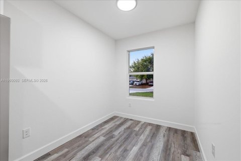 Immobilier commercial à vendre à Port Charlotte, Floride: 106.93 m2 № 2067042 - photo 29