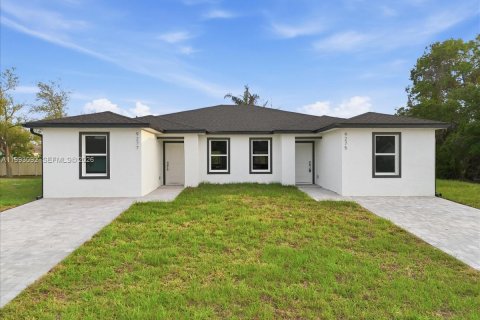 Immobilier commercial à Port Charlotte, Floride 106.93 m2 № 2067042