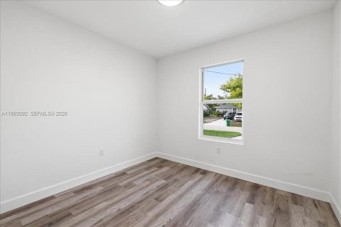 Immobilier commercial à vendre à Port Charlotte, Floride: 106.93 m2 № 2067042 - photo 13