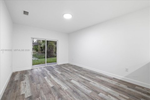 Immobilier commercial à vendre à Port Charlotte, Floride: 106.93 m2 № 2067042 - photo 21