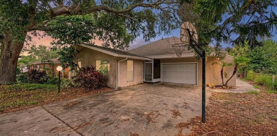 Villa ou maison à Clearwater, Floride 4 chambres, 153.66 m2 № 2137726
