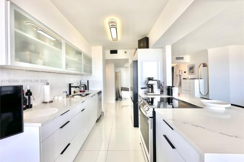 Condominio en alquiler en Aventura, Florida, 2 dormitorios, 121.7 m2 № 2011557 - foto 10