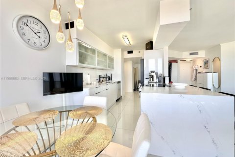 Condominio en alquiler en Aventura, Florida, 2 dormitorios, 121.7 m2 № 2011557 - foto 9