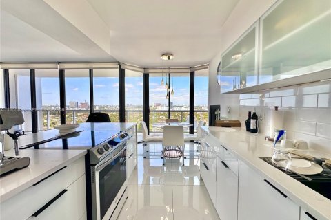 Condominio en alquiler en Aventura, Florida, 2 dormitorios, 121.7 m2 № 2011557 - foto 11