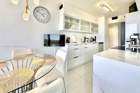 Condominio en alquiler en Aventura, Florida, 2 dormitorios, 121.7 m2 № 2011557 - foto 8