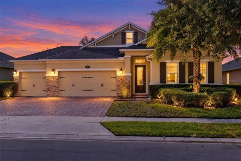 House in Sorrento, Florida 3 bedrooms, 274.15 sq.m. № 2350254
