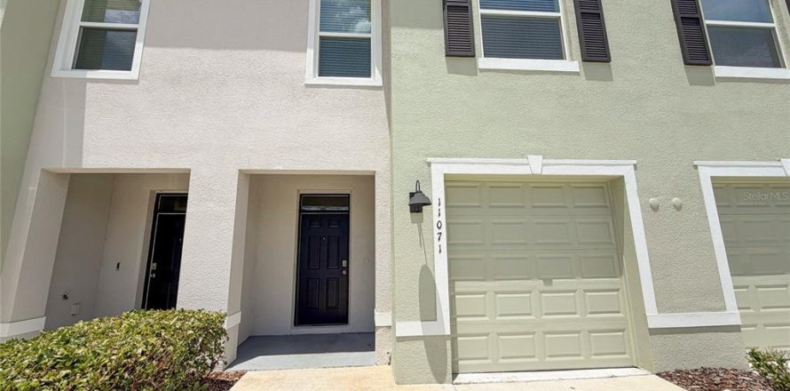 Adosado en Land O' Lakes, Florida 3 dormitorios, 155.43 m2 № 2112467