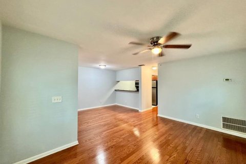 Condominio en alquiler en Tampa, Florida, 2 dormitorios, 82.13 m2 № 2230804 - foto 5