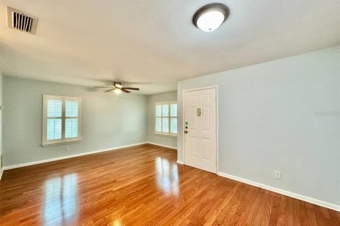Condominio en alquiler en Tampa, Florida, 2 dormitorios, 82.13 m2 № 2230804 - foto 4