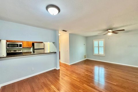 Condominio en alquiler en Tampa, Florida, 2 dormitorios, 82.13 m2 № 2230804 - foto 3