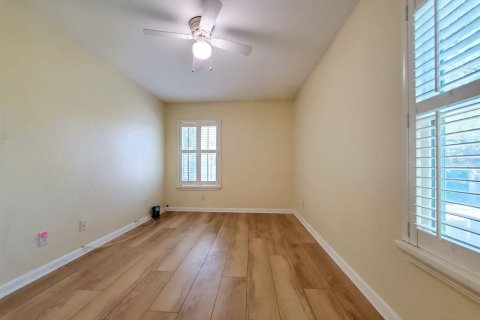 Condominio en alquiler en Tampa, Florida, 2 dormitorios, 82.13 m2 № 2230804 - foto 9