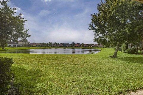 House in Vero Beach, Florida 3 bedrooms, 194.72 sq.m. № 2385547 - photo 29