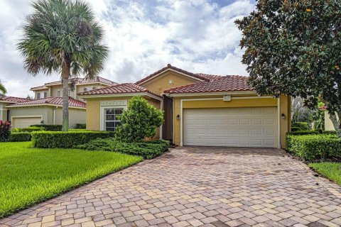 House in Vero Beach, Florida 3 bedrooms, 194.72 sq.m. № 2385547 - photo 3