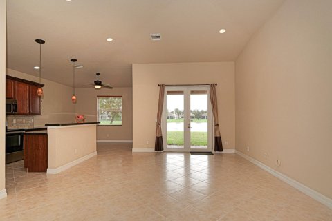 House in Vero Beach, Florida 3 bedrooms, 194.72 sq.m. № 2385547 - photo 8