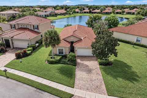 House in Vero Beach, Florida 3 bedrooms, 194.72 sq.m. № 2385547