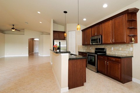 House in Vero Beach, Florida 3 bedrooms, 194.72 sq.m. № 2385547 - photo 13