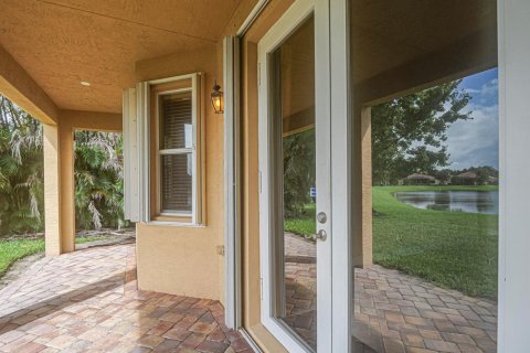 House in Vero Beach, Florida 3 bedrooms, 194.72 sq.m. № 2385547 - photo 26