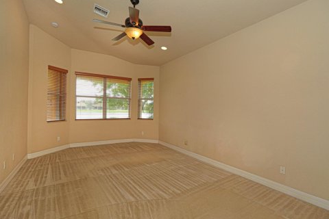 House in Vero Beach, Florida 3 bedrooms, 194.72 sq.m. № 2385547 - photo 17
