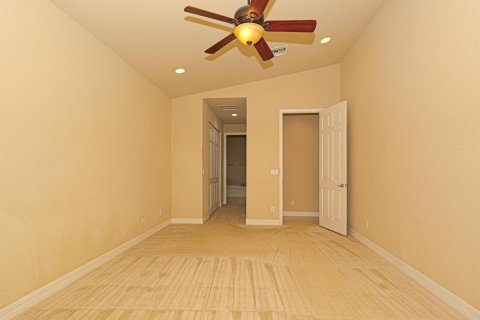 House in Vero Beach, Florida 3 bedrooms, 194.72 sq.m. № 2385547 - photo 19