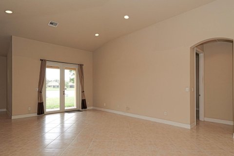 House in Vero Beach, Florida 3 bedrooms, 194.72 sq.m. № 2385547 - photo 6