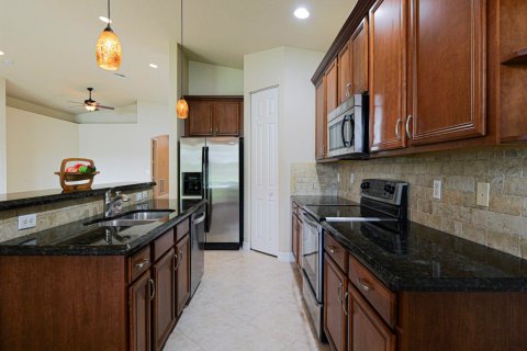 House in Vero Beach, Florida 3 bedrooms, 194.72 sq.m. № 2385547 - photo 14