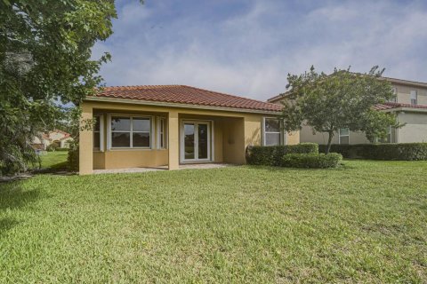 House in Vero Beach, Florida 3 bedrooms, 194.72 sq.m. № 2385547 - photo 28