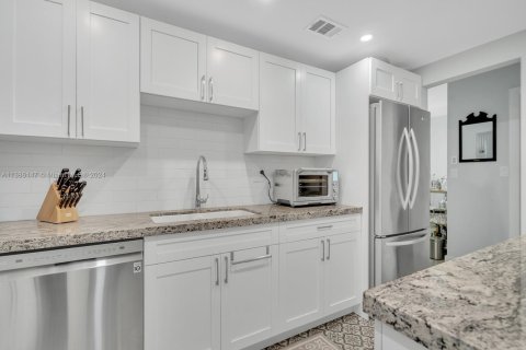 Condo in Coral Gables, Florida, 2 bedrooms  № 1764454 - photo 2