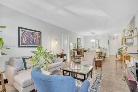 Condo in Coral Gables, Florida, 2 bedrooms  № 1764454 - photo 5