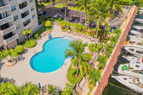 Condo in Coral Gables, Florida, 2 bedrooms  № 1764454 - photo 12