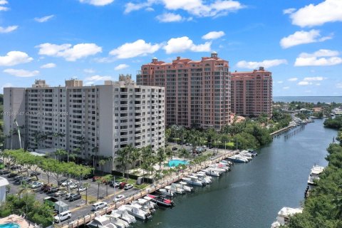 Condo in Coral Gables, Florida, 2 bedrooms  № 1764454 - photo 23