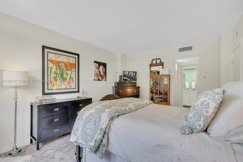 Condo in Coral Gables, Florida, 2 bedrooms  № 1764454 - photo 7