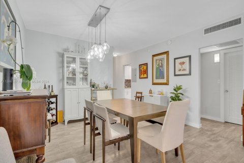 Condo in Coral Gables, Florida, 2 bedrooms  № 1764454 - photo 3
