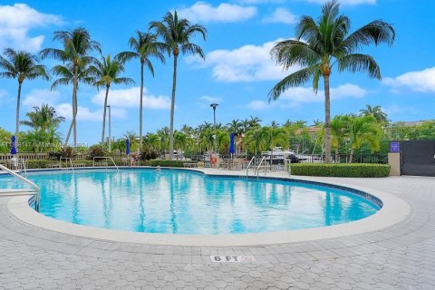 Condo in Coral Gables, Florida, 2 bedrooms  № 1764454 - photo 13