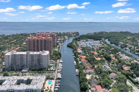Condo in Coral Gables, Florida, 2 bedrooms  № 1764454 - photo 25