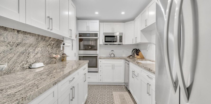 Condo in Coral Gables, Florida, 2 bedrooms  № 1764454