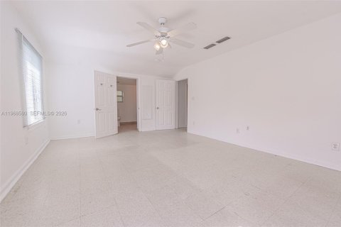 House in Miami, Florida 3 bedrooms, 200.67 sq.m. № 2052856 - photo 25