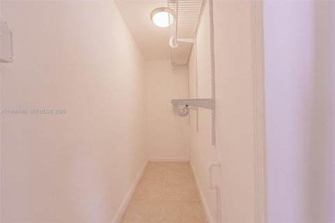 House in Miami, Florida 3 bedrooms, 200.67 sq.m. № 2052856 - photo 20